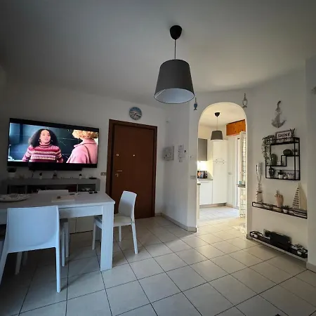 100m Dal Mare Per 8 A Apartament *