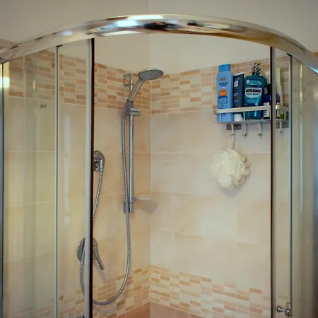 100m Dal Mare Per 8 A Apartament *