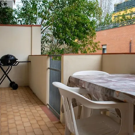 Apartment Sea Breeze 100m From The Sea, Sleeps 8 *