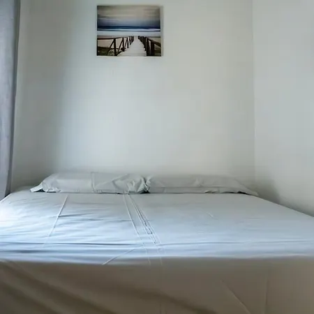Apartment Sea Breeze 100m From The Sea, Sleeps 8