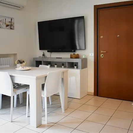 Apartment Sea Breeze 100m From The Sea, Sleeps 8 *
