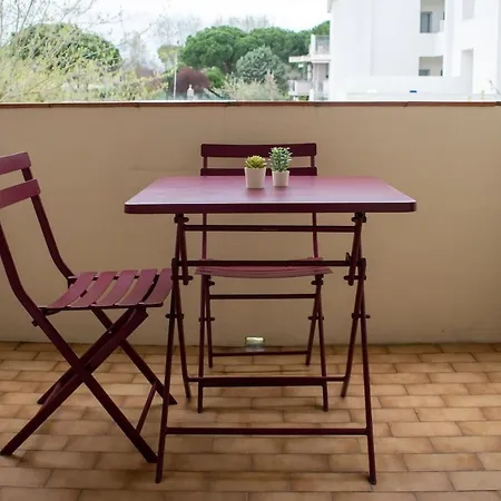 Apartment Sea Breeze 100m From The Sea, Sleeps 8 *