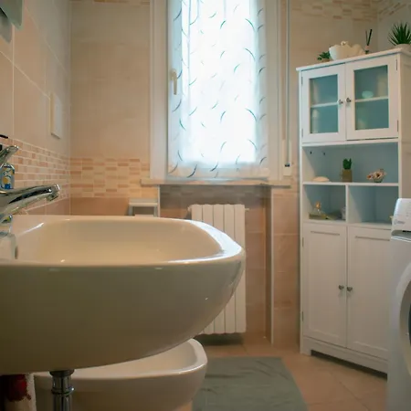 Sea Breeze 100m From The Sea, Sleeps 8 * Riccione