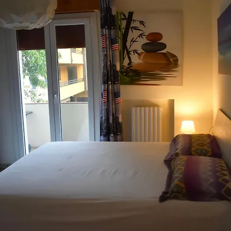 Sea Breeze 100m From The Sea, Sleeps 8 Apartment