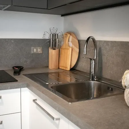 Sea Breeze 100m From The Sea, Sleeps 8