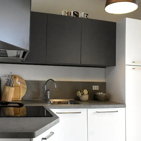 Sea Breeze 100m From The Sea, Sleeps 8 Apartment Riccione