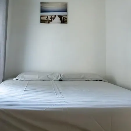 Apartment Sea Breeze 100m From The Sea, Sleeps 8 *